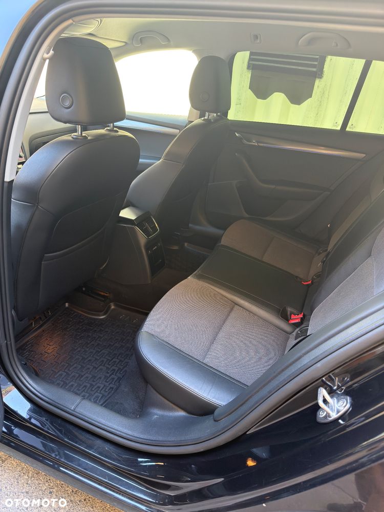 Skoda Octavia 2.0 TDI 4x4 L&K DSG - 9