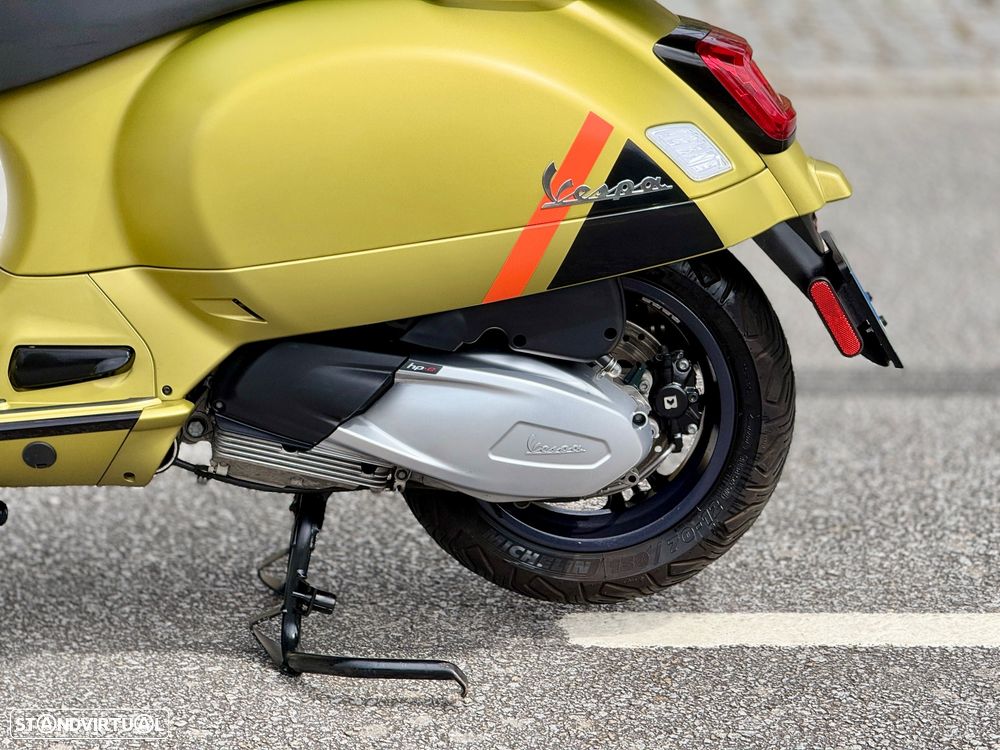 Vespa GTS Super Matt Ambizioso Green - 11