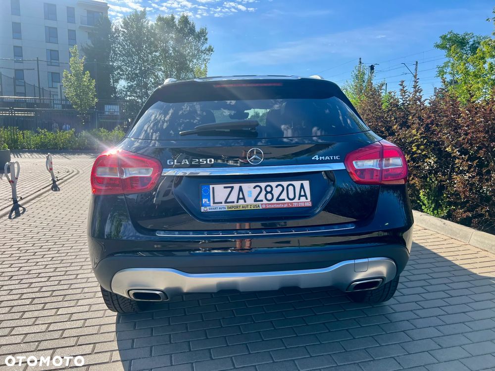 Mercedes-Benz GLA 250 4Matic 7G-DCT - 9