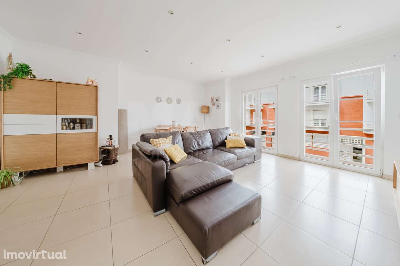 Apartamento T3 no centro de Peniche – 1º piso com elevador - Grande imagem: 2/38