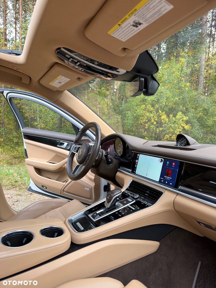 Porsche Panamera 4 E-Hybrid - 16