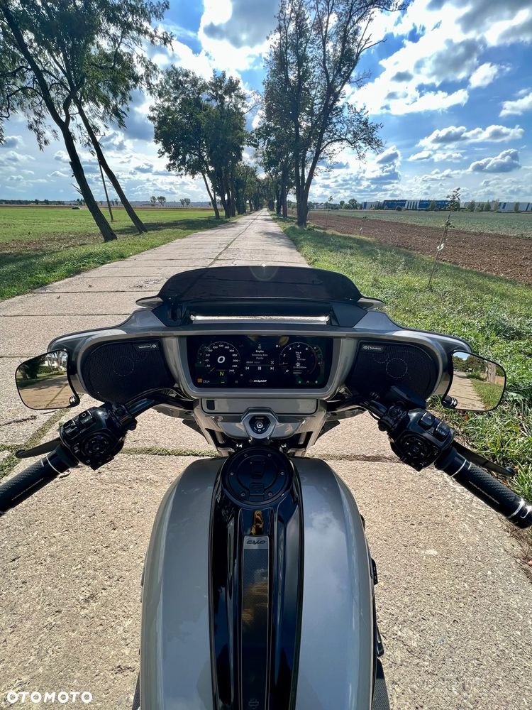 Harley-Davidson CVO Street Glide - 2