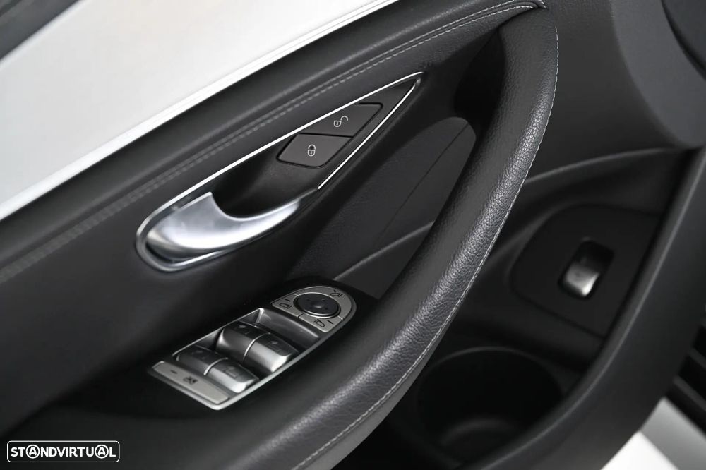 Mercedes-Benz E 300 de AMG Line - 24