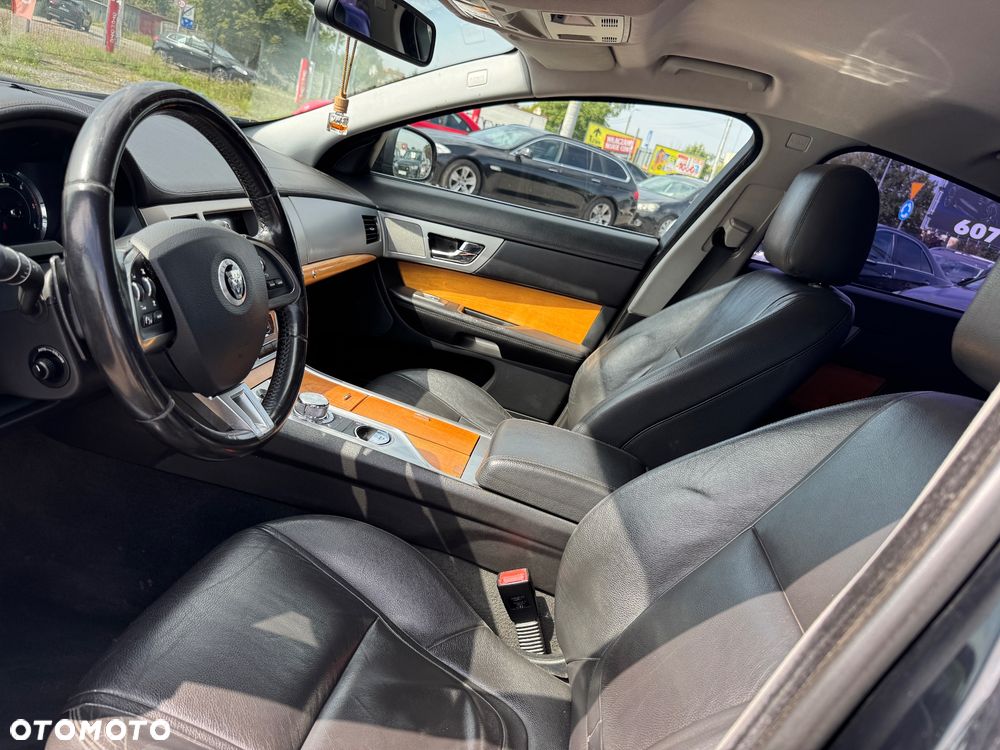 Jaguar XF 2.2 D Premium Luxury - 14