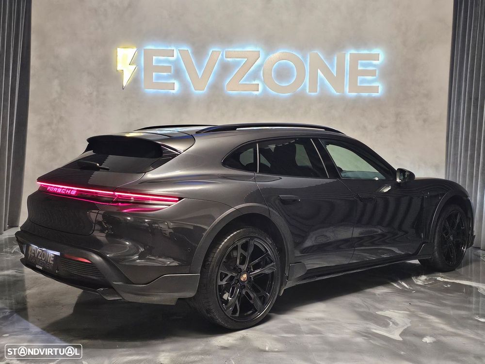 Porsche Taycan Cross Turismo 4 - 6