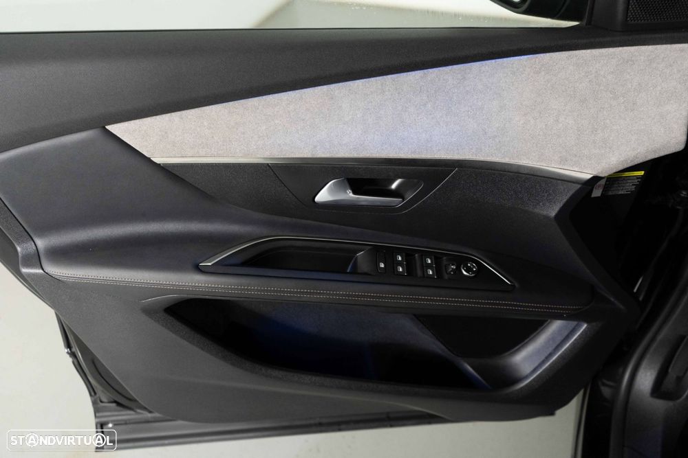 Peugeot 3008 1.6 Hybrid4 GT e-EAT8 - 22