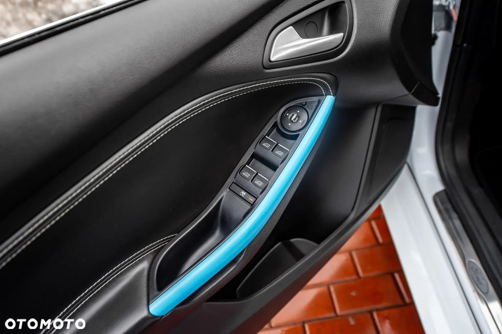 Ford Focus 1.6 EcoBoost Start-Stopp-System Champions Edition - 25