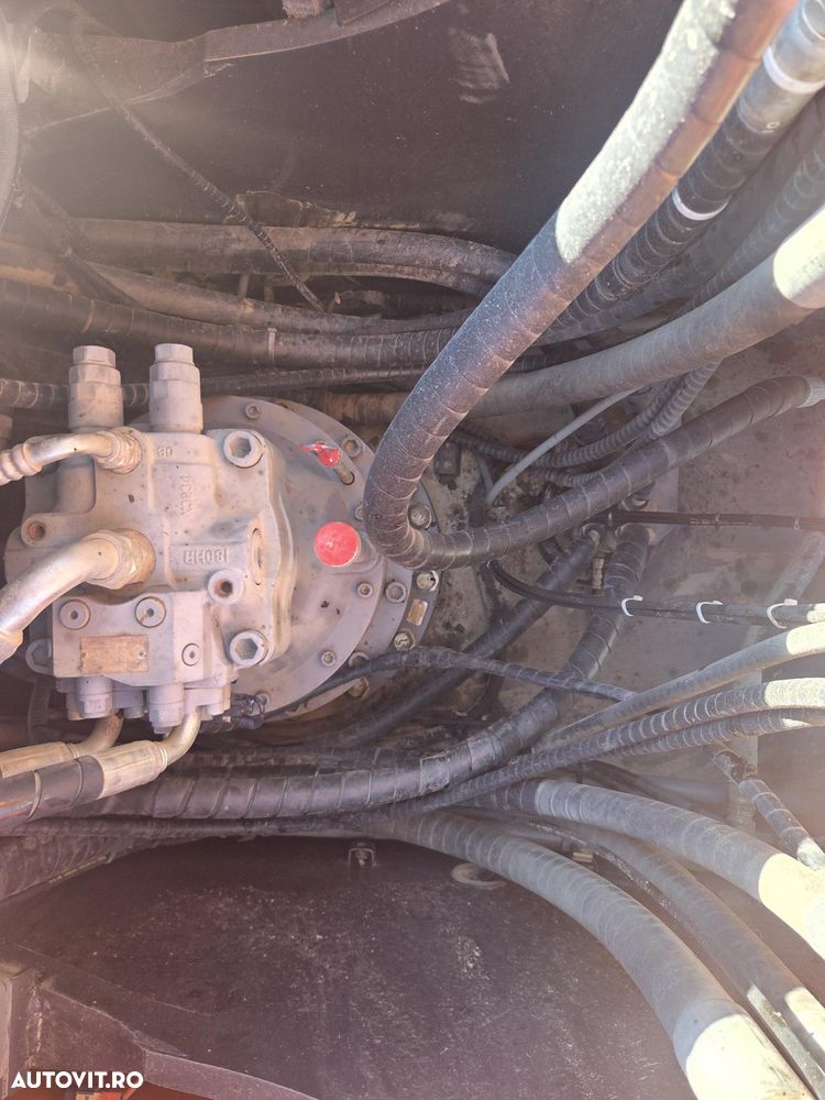 Hitachi ZX350LCN-6, 8.687h, CUPLA RAPIDA, cupa 2,2mc dinti NOI, latime 2,99m, ad sapare 7m, lant 90% bun doar 595h deplasare, consum mediu 17l/h, inst picon, inst rotire pe brate, GRESARE AUTOMATA, camera spate, ridica 25t, PROMOTIE 97.900 EUR+Tva - 30