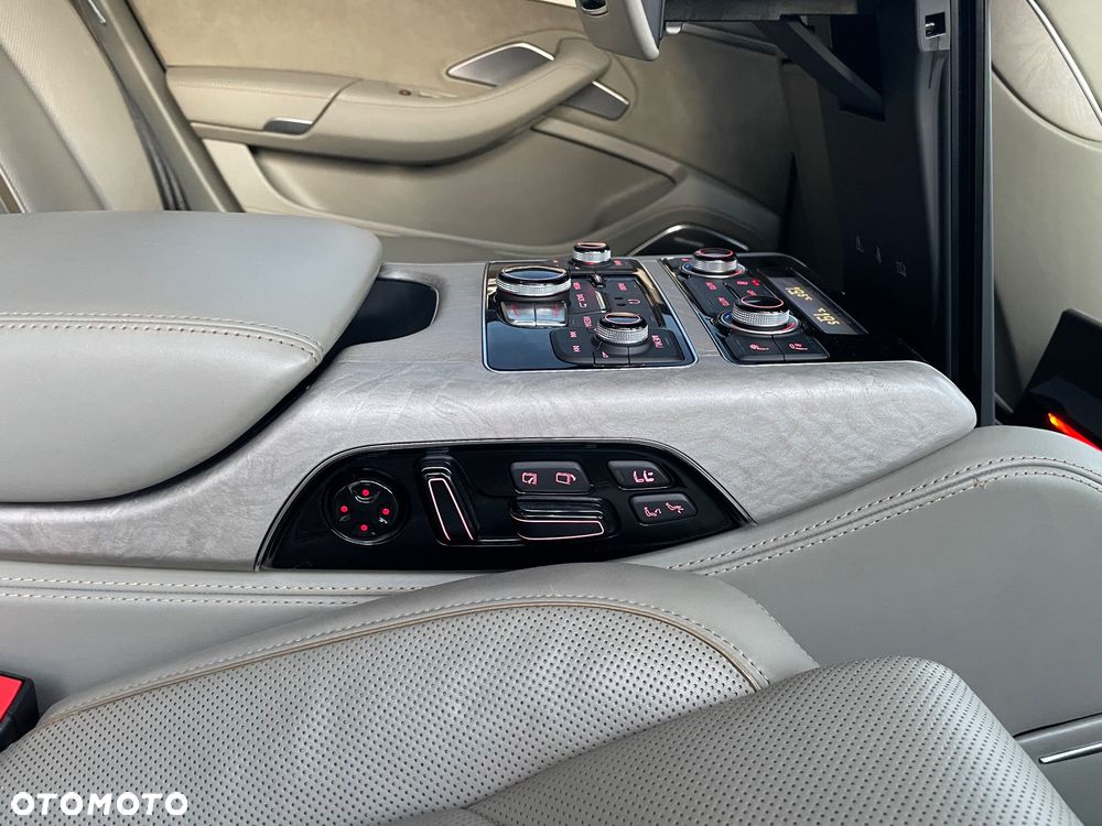 Audi A8 4.0 TFSI cylinder on demand quattro tiptronic Lang - 32