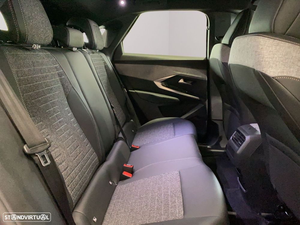 Peugeot 3008 1.2 Hybrid Allure e-DCS6 - 18