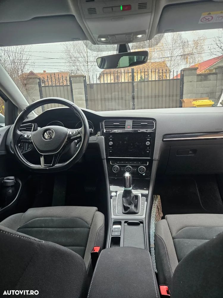 Volkswagen Golf - 11