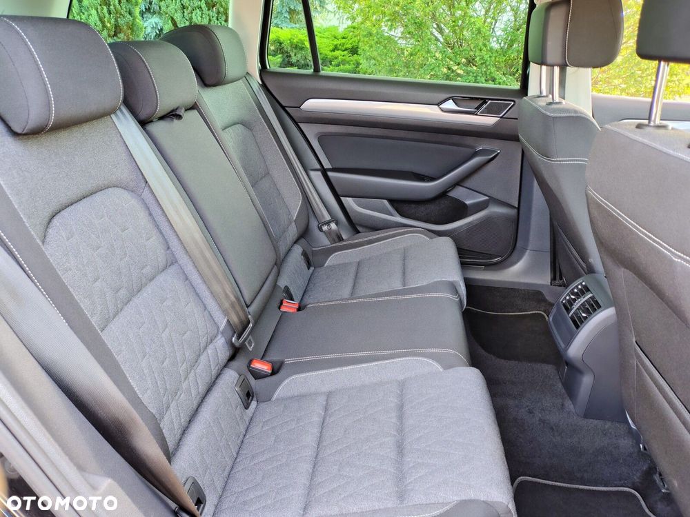Volkswagen Passat - 16