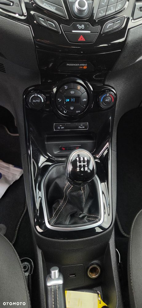 Ford Fiesta 1.0 EcoBoost STart-Stop Titanium - 26