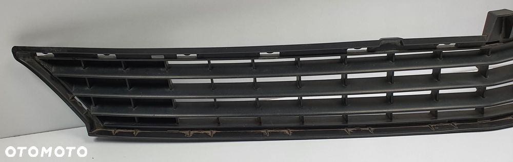 KRATKA ATRAPA ZDERZAKA PRZÓD MERCEDES W245 - 3