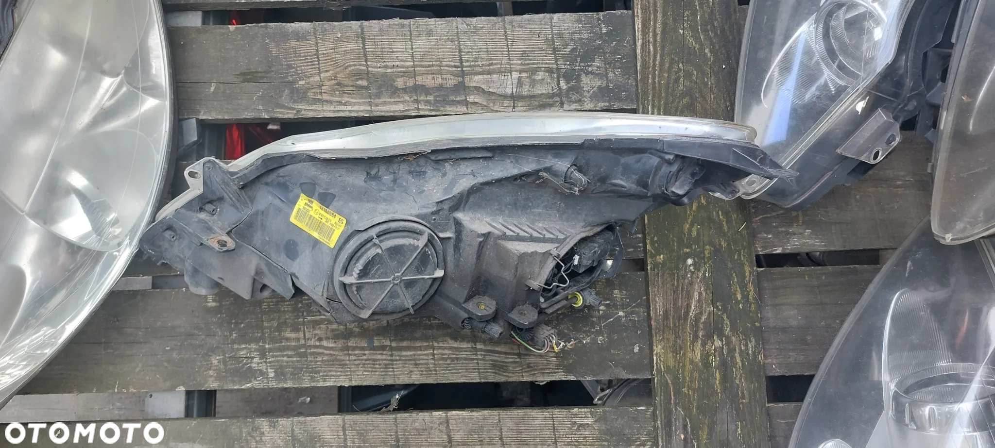 .  PRZOD PRZEDNIA LAMPA PRAWA OPEL CORSA D - 3