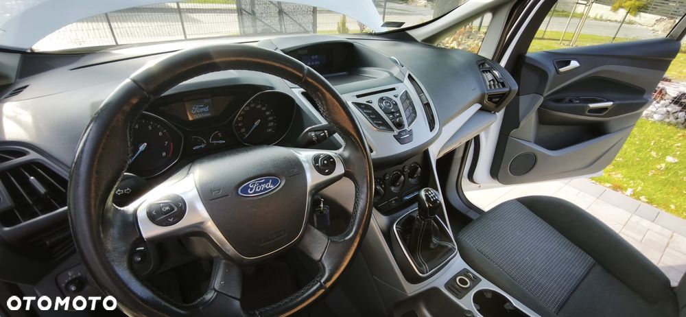 Ford Grand C-MAX - 32