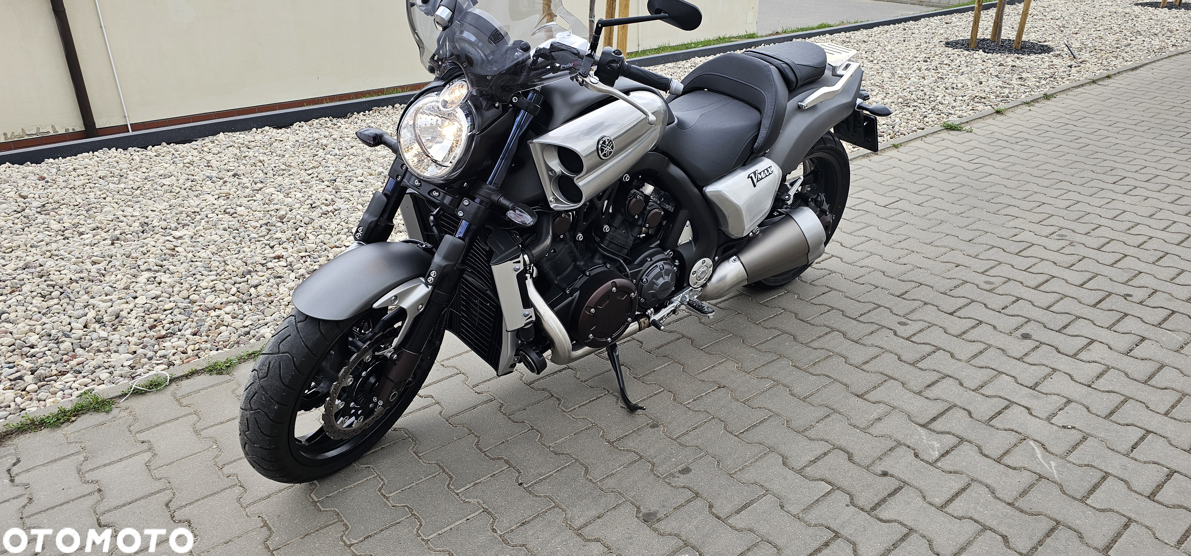 Yamaha V-MAX - 4