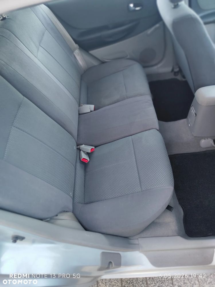 Mazda 323F - 18