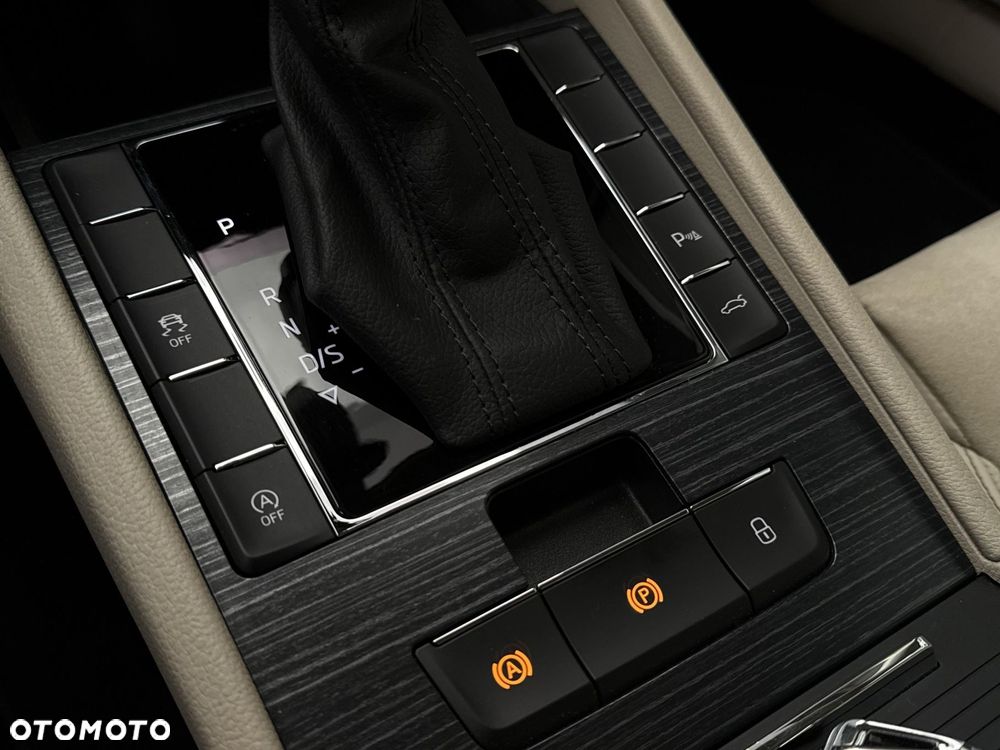 Skoda Superb 2.0 TSI Style DSG - 19