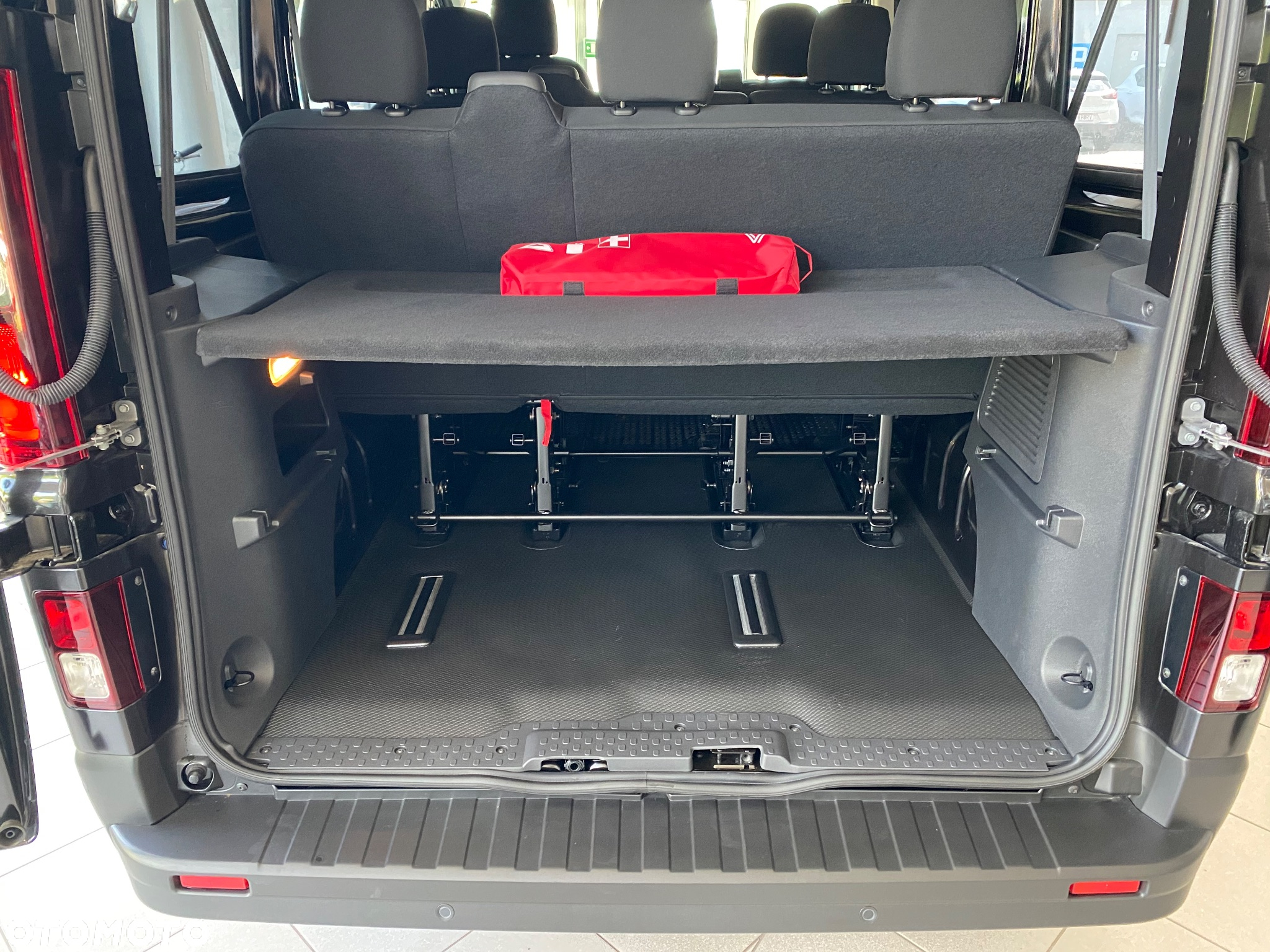 Renault Trafic Kombi 2.0 Blue dCi L1 Equilibre EDC - 11