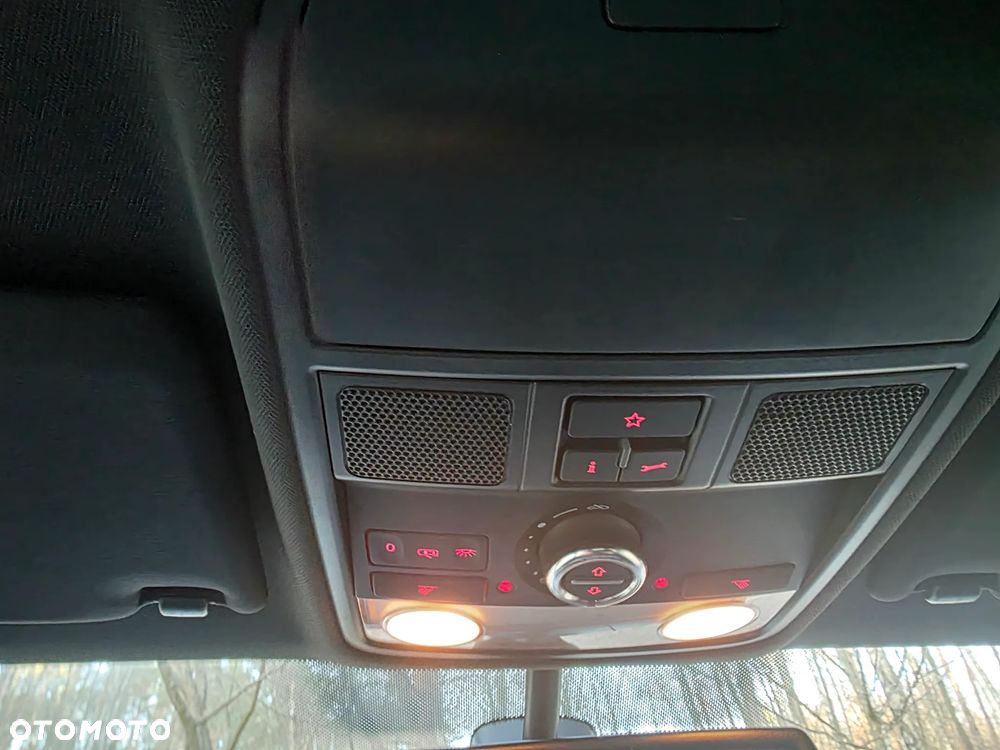 Volkswagen Tiguan 2.0 TDI DPF BlueMotion Technology Lounge Sport & Style - 24