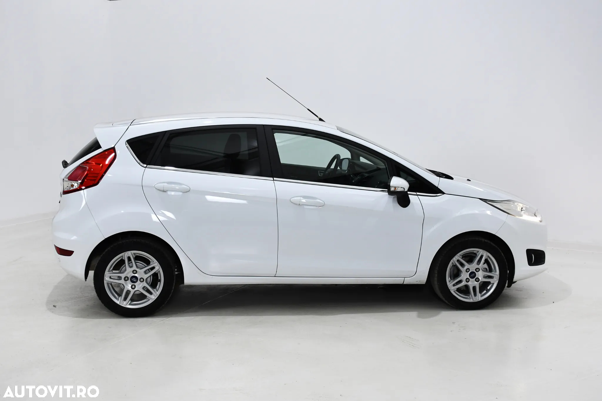 Ford Fiesta 1.0 EcoBoost S&S Aut. ACTIVE - 4