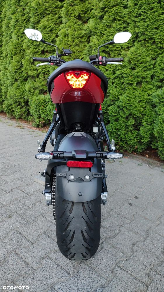 Triumph Trident - 12