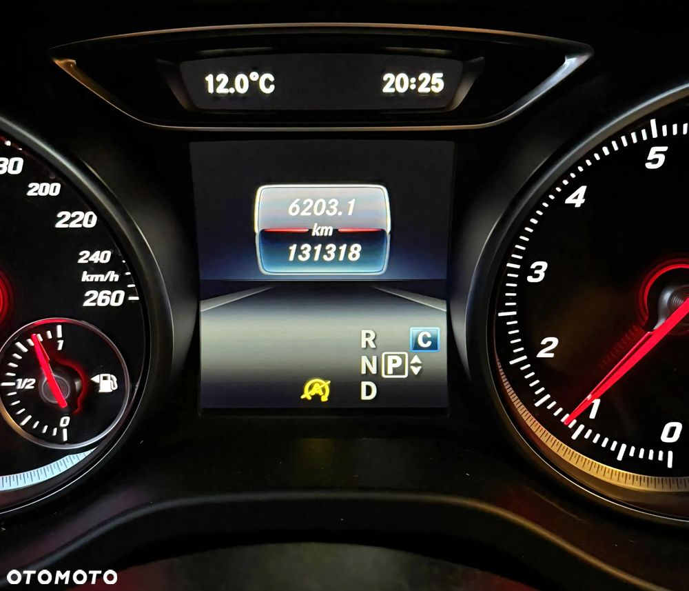 Mercedes-Benz GLA 200 7G-DCT - 20