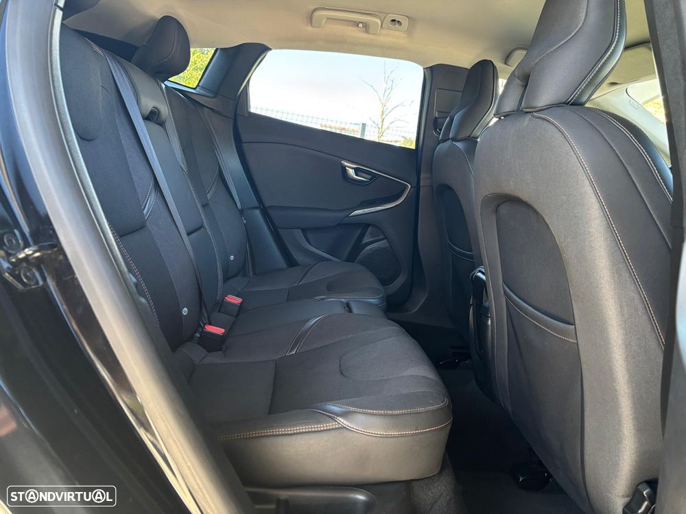 Volvo V40 Cross Country 1.6 D2 Momentum - 9