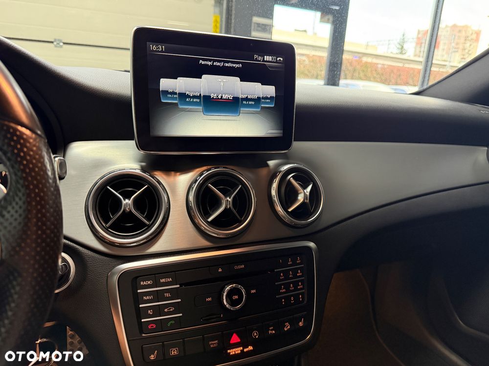 Mercedes-Benz GLA 250 4-Matic - 16