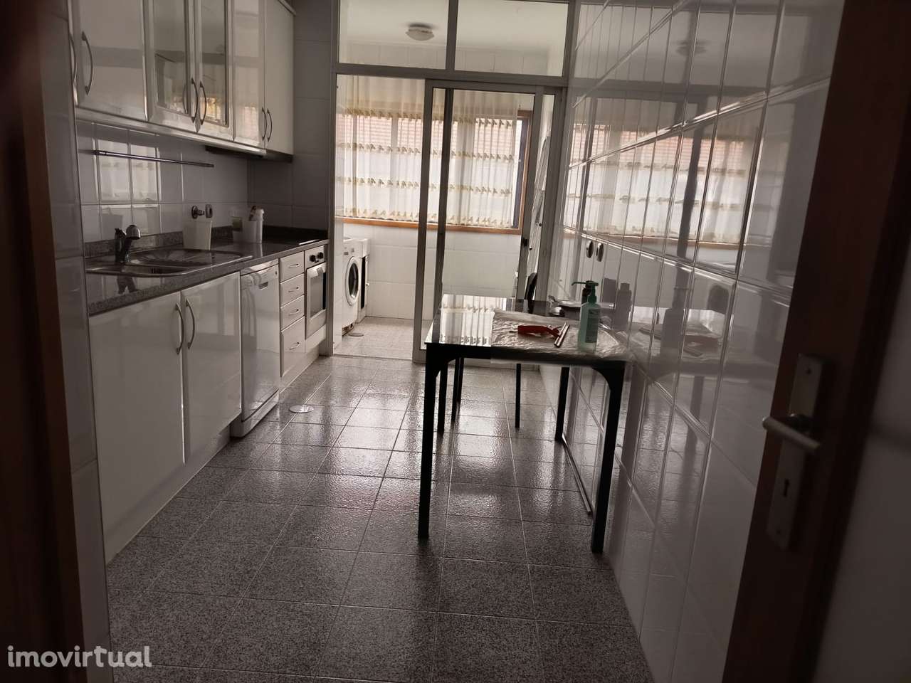 Apartamento T3 com varanda, garagem e jardim - Grande imagem: 2/11