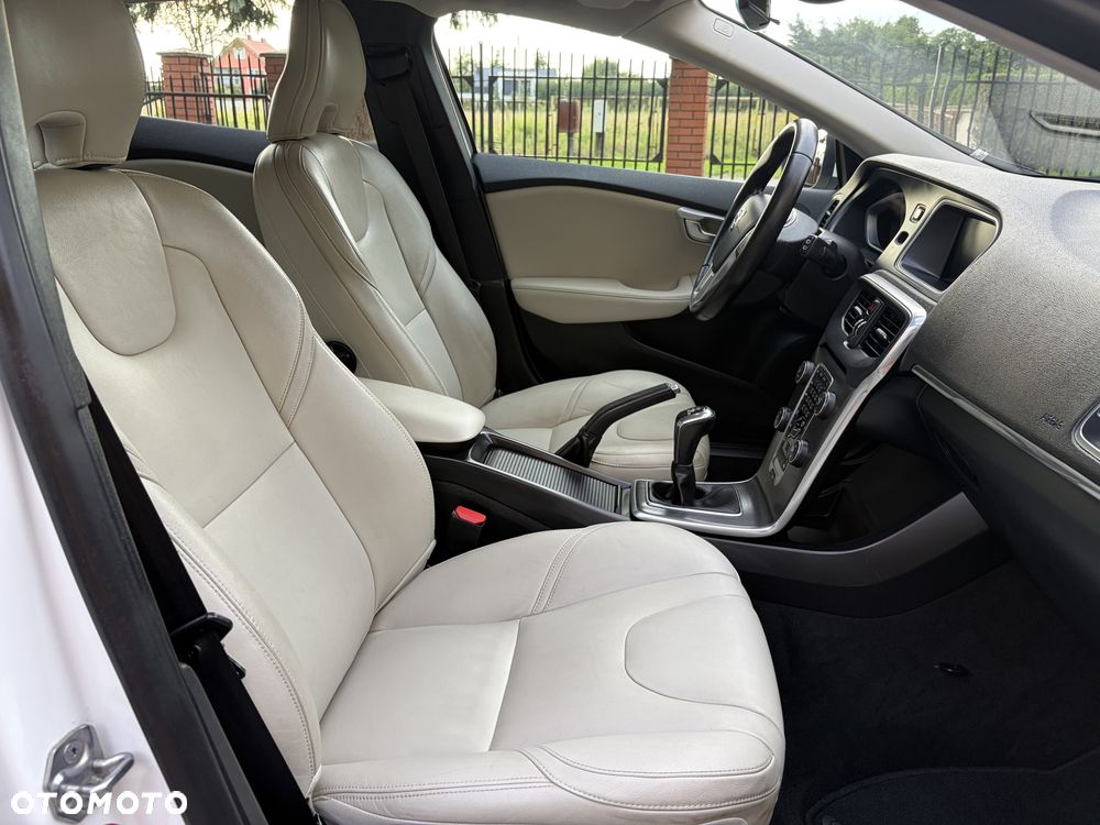 Volvo V40 D3 Momentum - 27