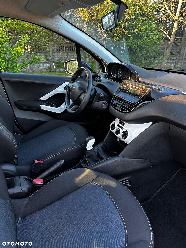 Peugeot 208 - 11