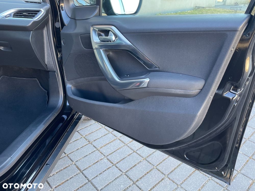 Peugeot 2008 PureTech 130 GPF Black Edition - 22