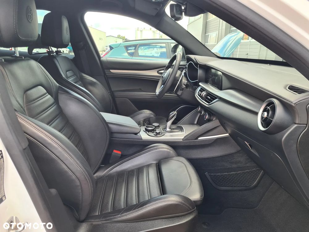 Alfa Romeo Stelvio 2.0 Turbo B-Tech Edition Q4 - 28