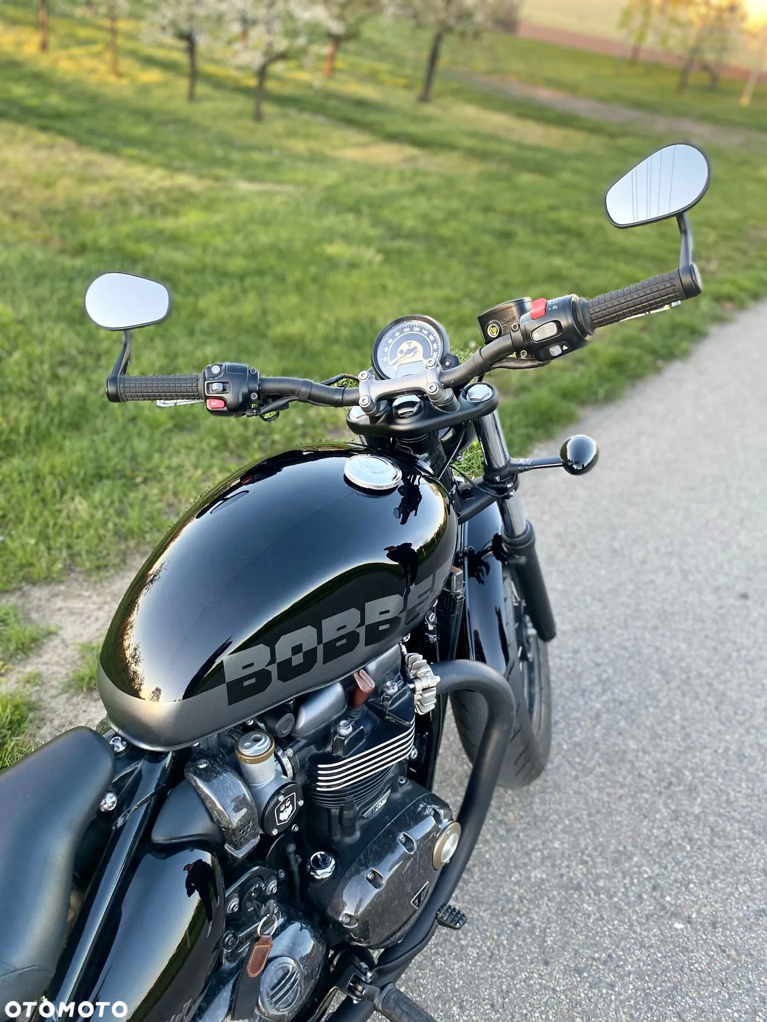 Triumph Bonneville Bobber - 5