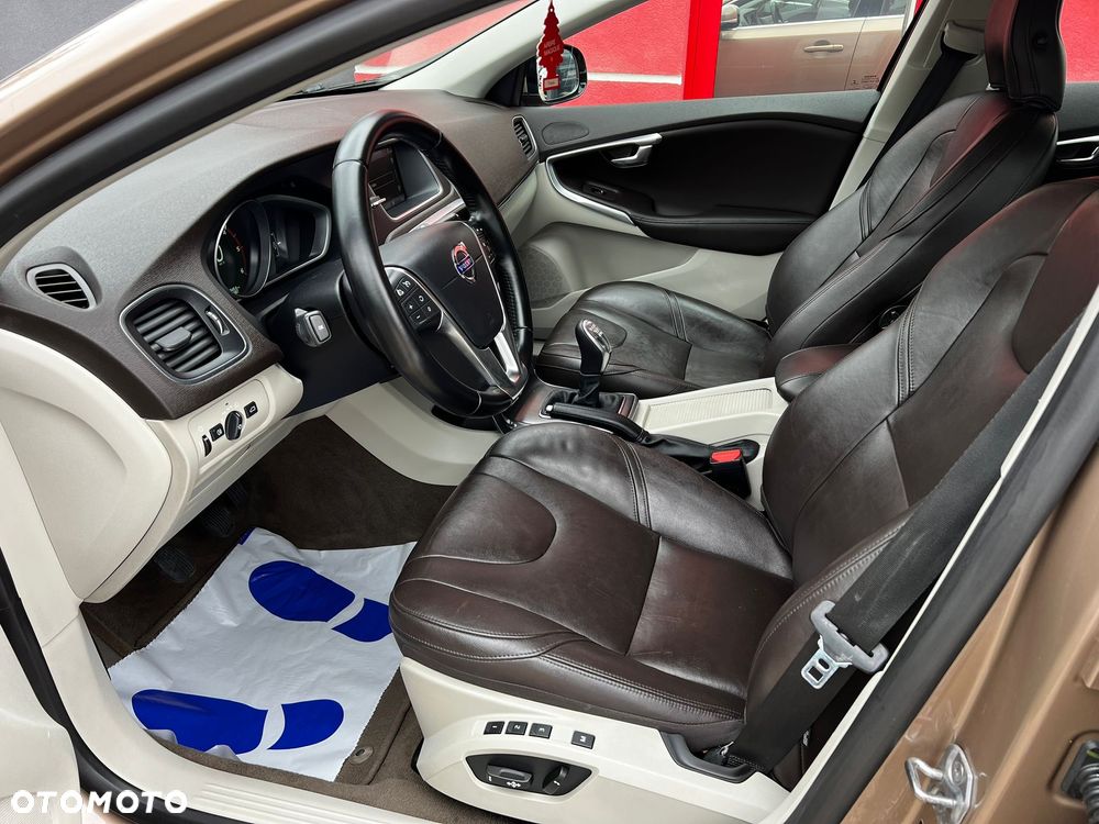 Volvo V40 D2 Summum - 23