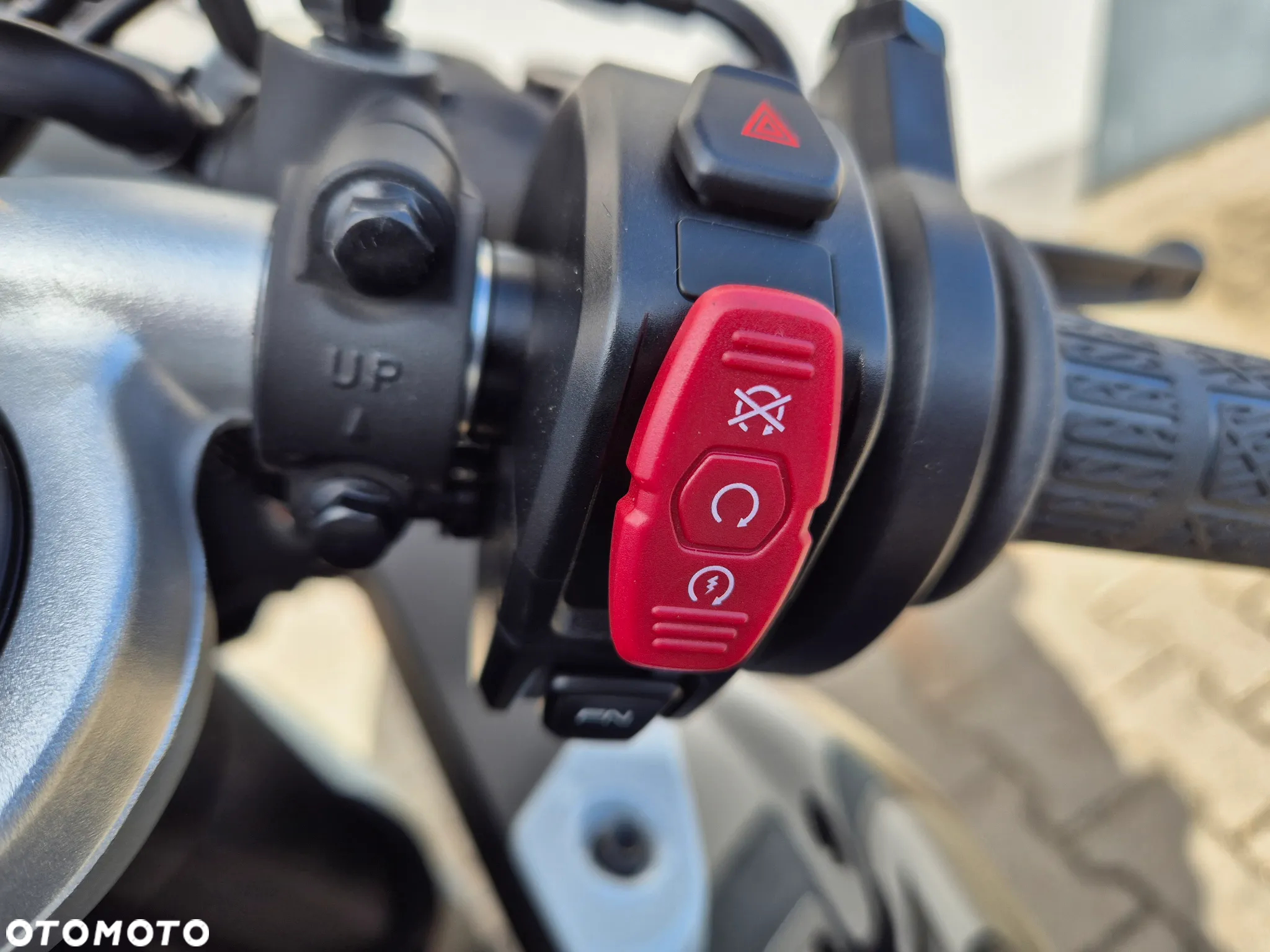 CFMoto SR - 30