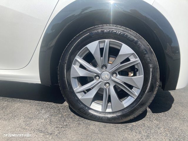 Peugeot e-208 Active Pack - 12