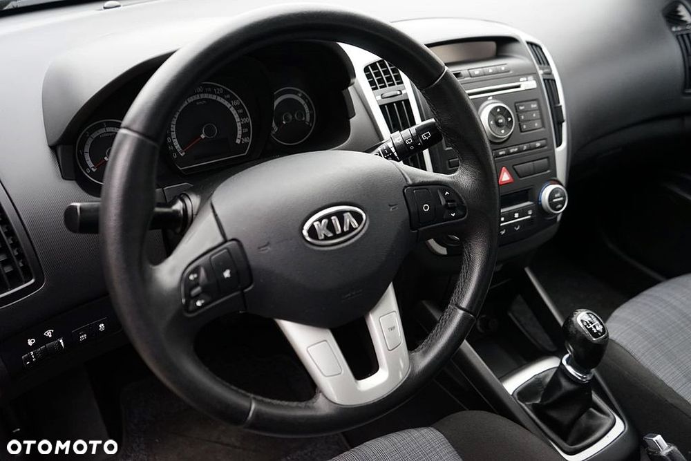 Kia Ceed 1.6 CRDi 90 ISG Spirit - 24
