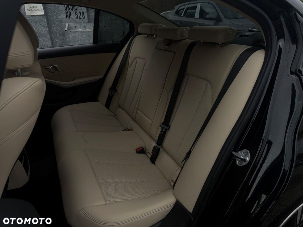 BMW Seria 3 330d xDrive MHEV Sport Line - 14