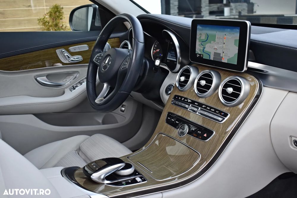 Mercedes-Benz C - 12