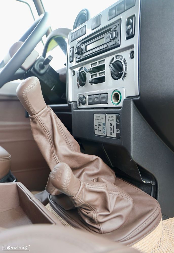 Land Rover Defender 90 2.4 CRD SE - 9