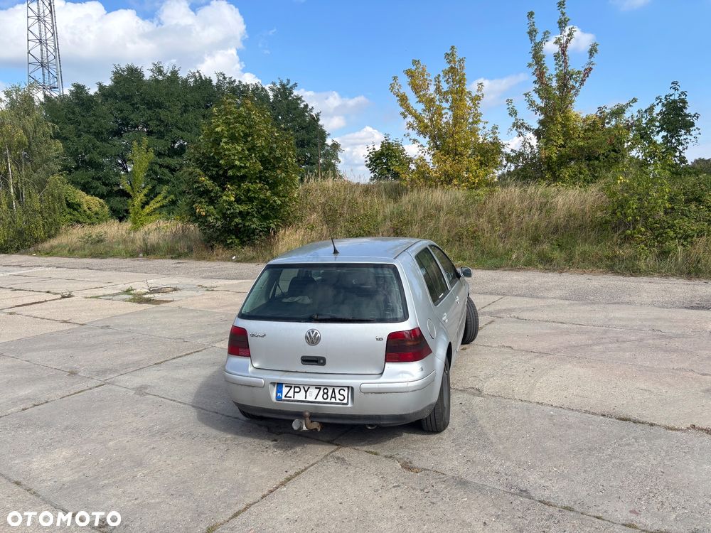 Volkswagen Golf 1.6 Q-Line - 4