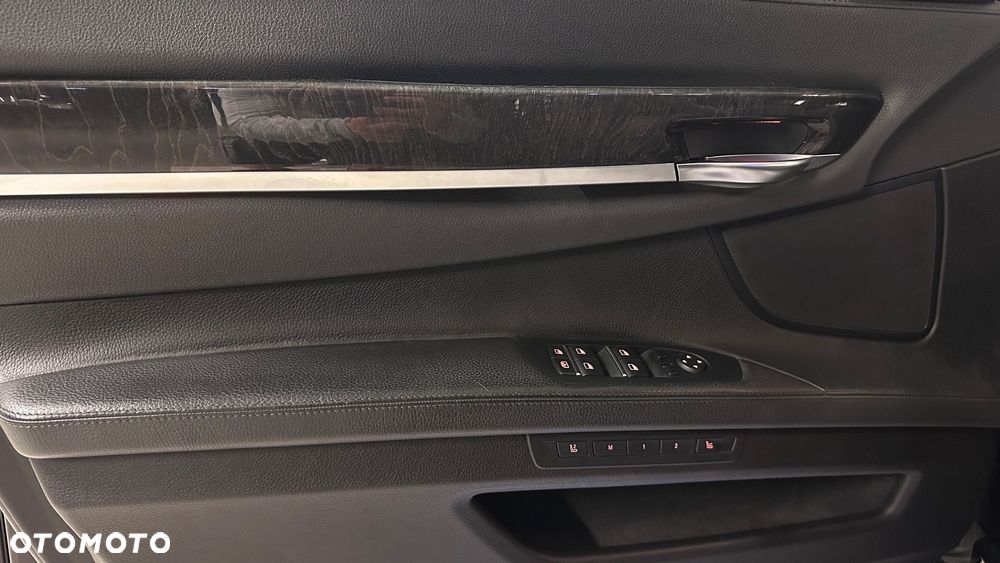 BMW Seria 7 740d xDrive - 26