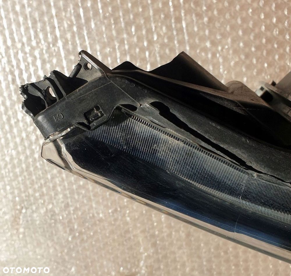 Nissan Qashqai Reflektor Prawy KOITO100-19011 - 6