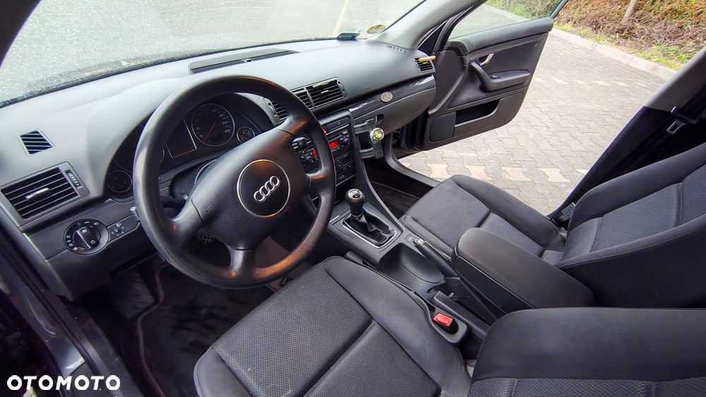 Audi A4 Limousine - 8