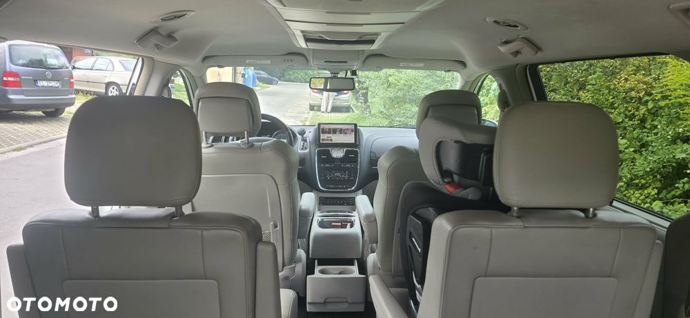 Chrysler Town & Country 3.6 Limited - 8