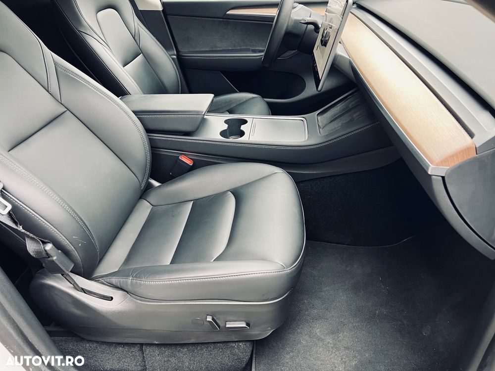Tesla Model Y - 17