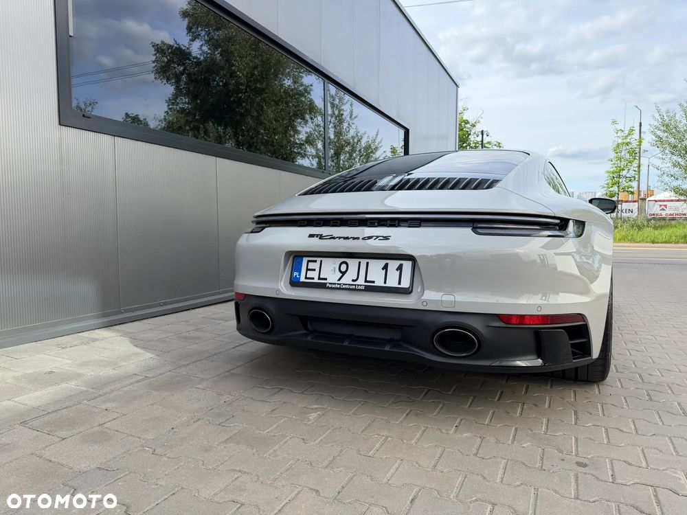 Porsche 911 Carrera GTS - 2